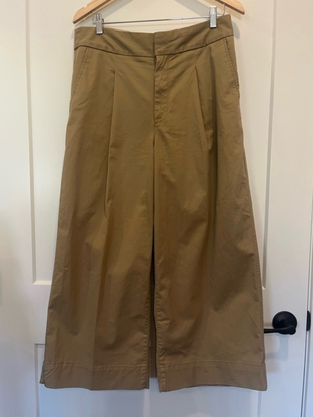 Women’s GAP High Rise Wide Leg Khaki Pants